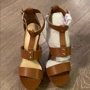Gold/Cognac Wedges